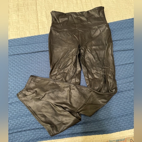 Spanx faux leather leggings size medium - Picture 3 of 5